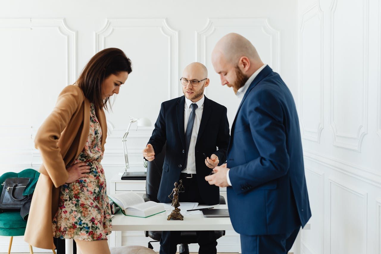 Signs to contact Divorce Lawyer